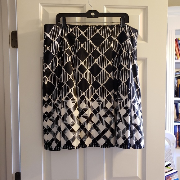 Talbot's Skirt - Black and White - Picture 1 of 3